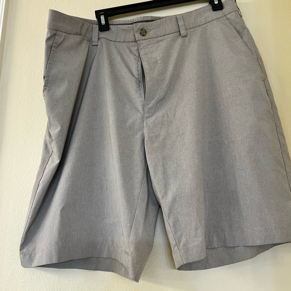 Men’s light grey golf shorts size 38